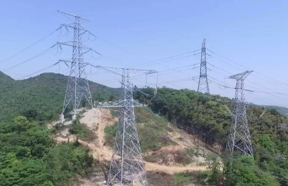 超高压输电线路、电力传输线路为什么需要在铁塔周边装置防火监测系统？